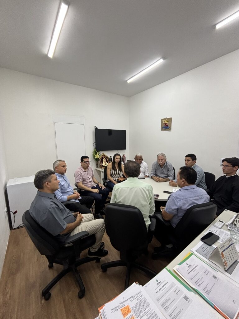 Lideranças de Itatira participam de reunião com o assessor de assuntos institucionais, Walter Cavalcante