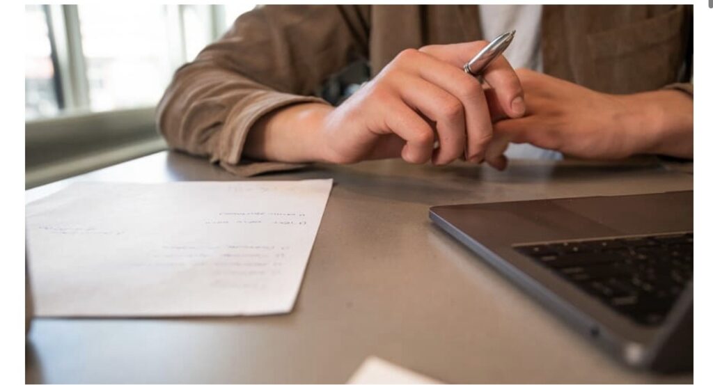 Justiça condena instituição financeira por manter indevidamente nome de consumidor Canindeense em cadastro do Banco Central